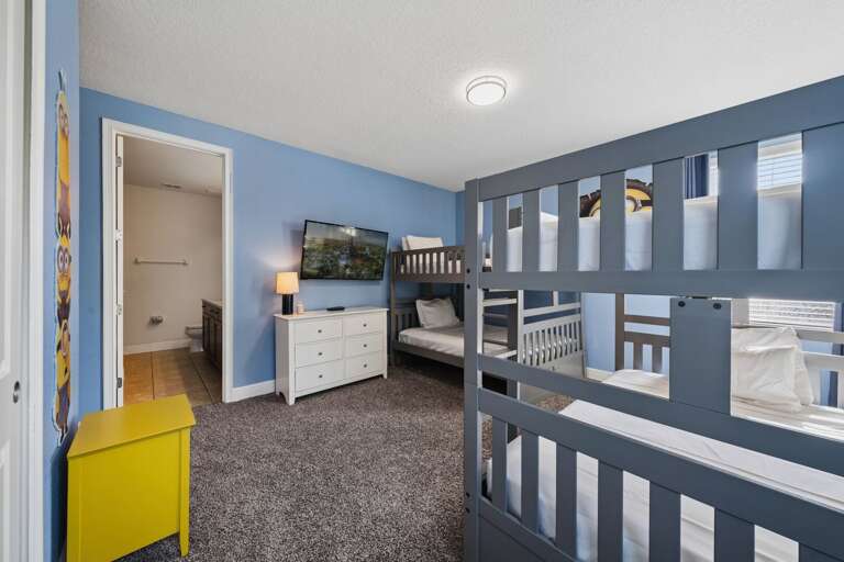 Bedroom with 2x full bunks