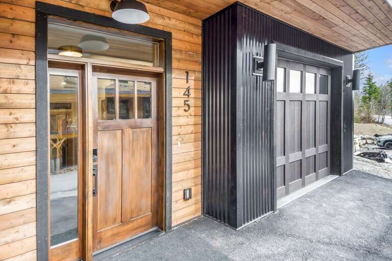 Front entrance to the Glades Chalet at Inspiration Loop.