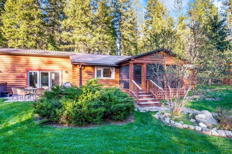 Exterior view of the Mountain Meadow Cabin