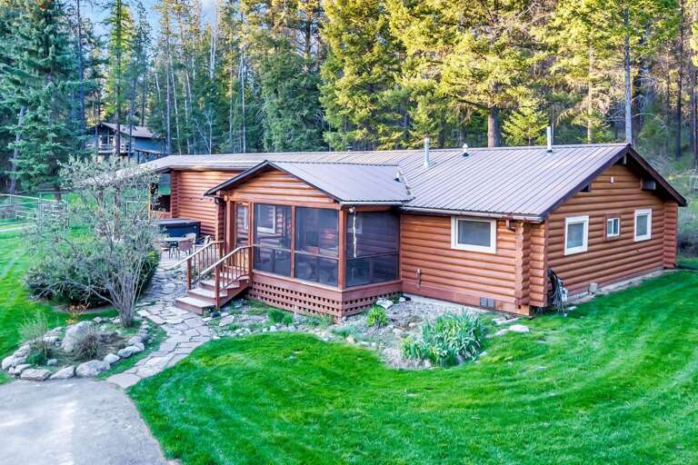 Exterior view of the Mountain Meadow Cabin