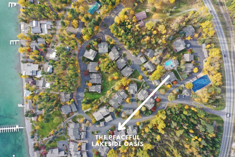 Aerial view of Mountain Harbor Townhomes that showcases proximity to the lake.