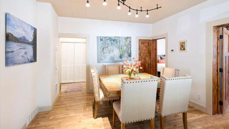 The dining area features seating for 8.
