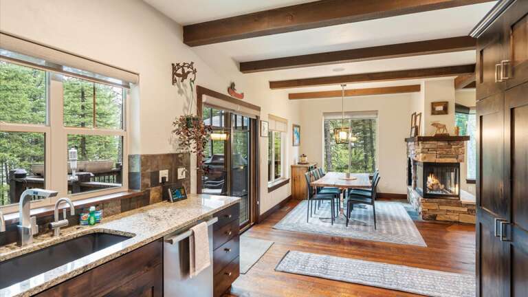 Open concept kitchen that leads to the dining area.
