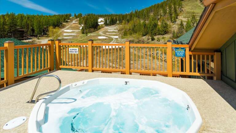 Brand new rooftop hot tub with views of the slopes from the hot tub!