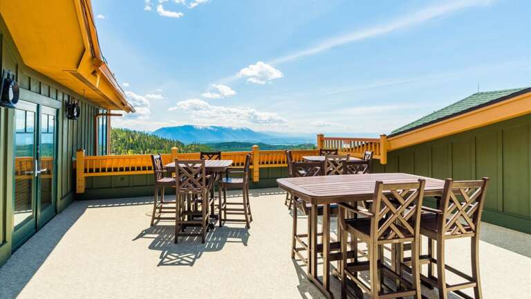 Rooftop seating area with gas grill (propane provided) and 360 alpine views of the slopes and Whitefish Lake and all of the Flathead valley!