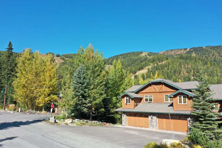 View of front of property during summertime with view of the slopes