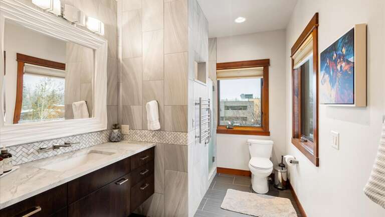 Master ensuite bathroom.