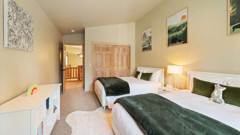 Guest Bedroom #3: Two brand new luxury full sized mattresses