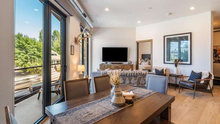 Dining table with seating for 6, plus additional seating at the breakfast bar with seating for 4.