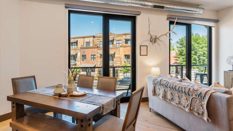 Dining table with seating for 6, plus additional seating at the breakfast bar with seating for 4.