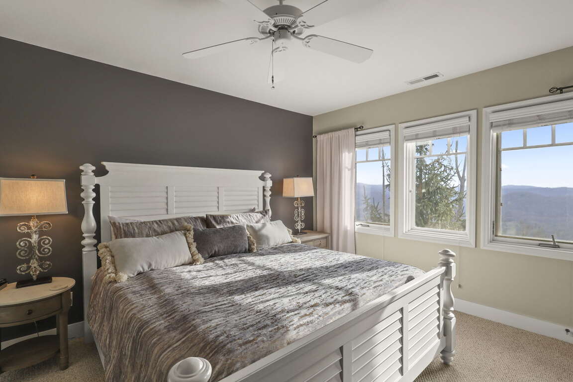 277 IPD R112 Echota on the Ridge, NC 2 Bedroom Vacation Condo Sleeps 5 Guests