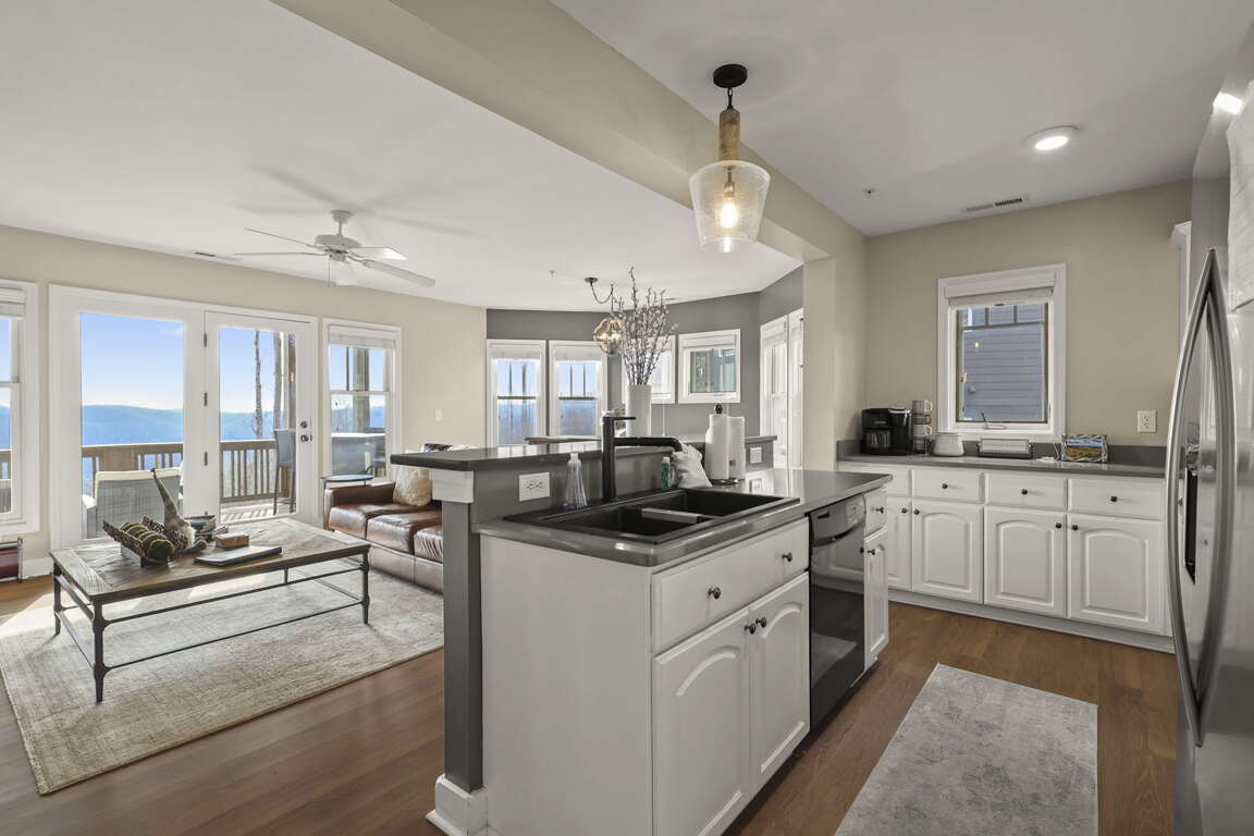 277 IPD R112 Echota on the Ridge, NC 2 Bedroom Vacation Condo Sleeps 5 Guests