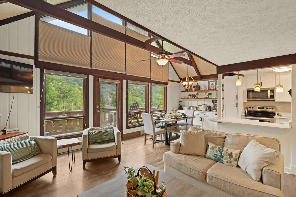 103 WW 2 Beech Mountain, NC Cozy Condo with 2 Bedrooms Sleeps 9