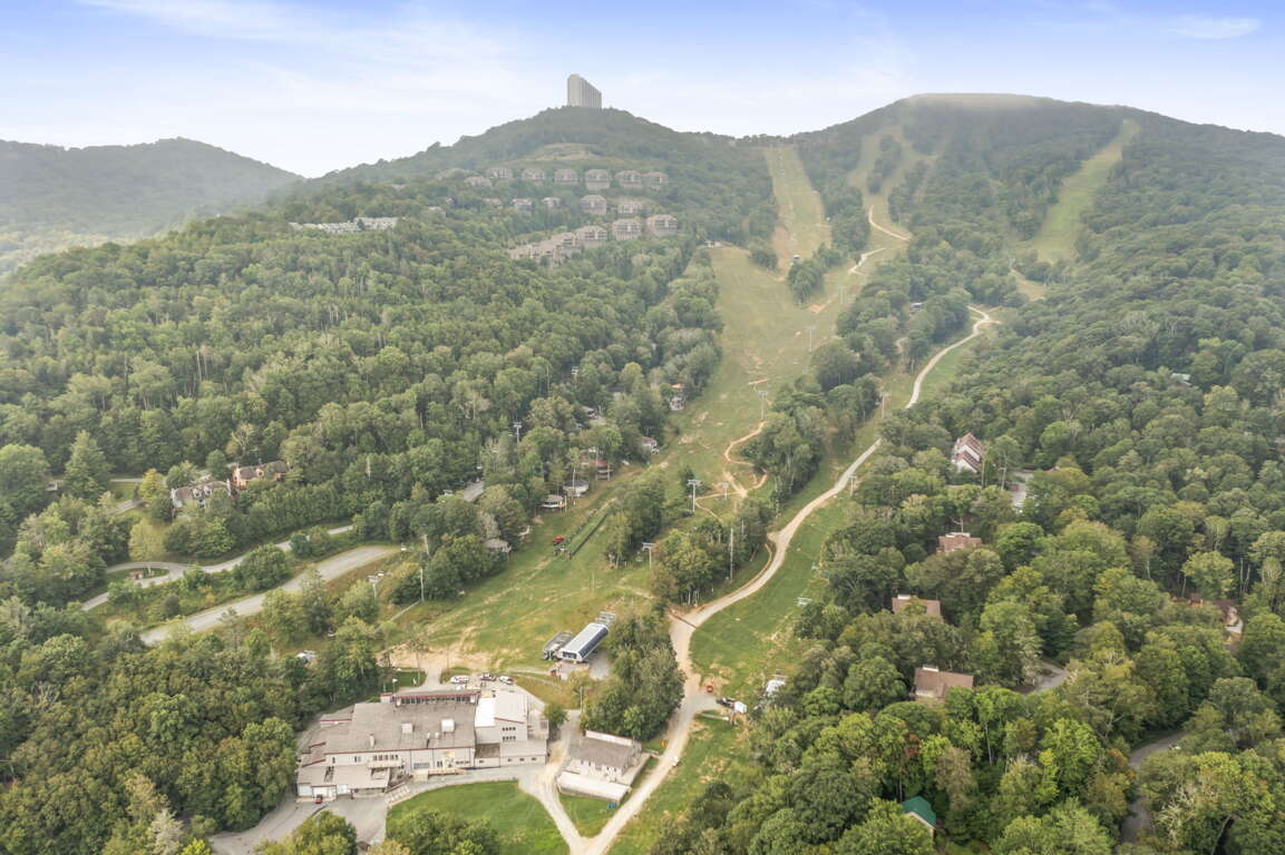 520 BCR 18A Luxury Cabin Rental for 2 Guests in Sugar Mountain, NC