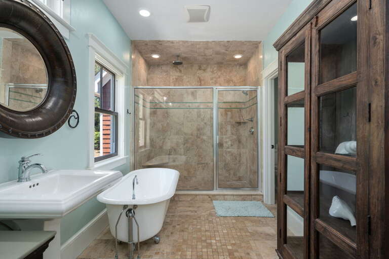 CC318: OBX Rays | LL Bedroom 1 - Private Bath