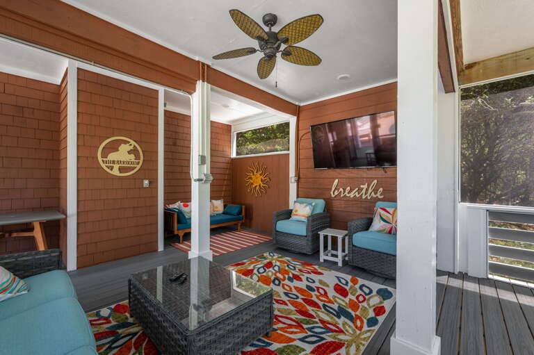 CC318: OBX Rays | Screened Porch with Seating and TV!