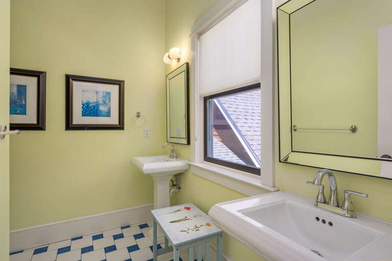 CC318: OBX Rays | TL Shared Bathroom