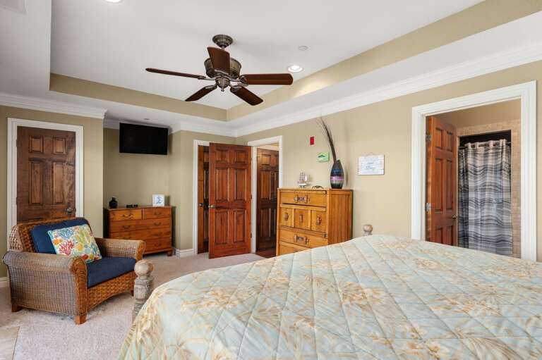 CSC3E: Afternoon Delight | LL Bedroom 2- King, Private Bath, Balcony Access