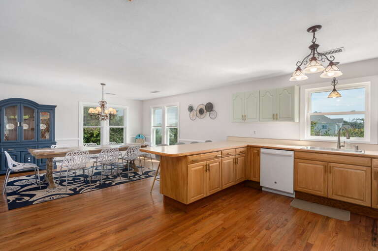 DK207: The Big Sea | TL Kitchen Area, Sun Room Access