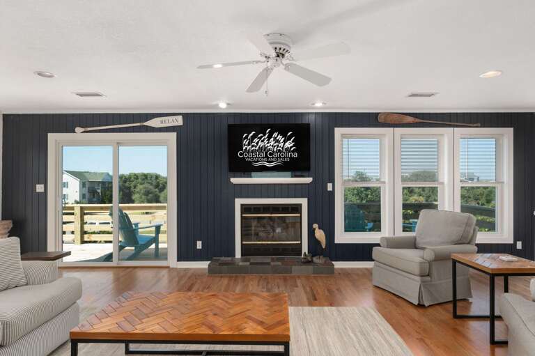 DK207: The Big Sea | TL Living Area - Deck Access