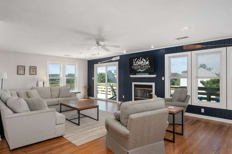 DK207: The Big Sea | TL Living Area - Deck Access