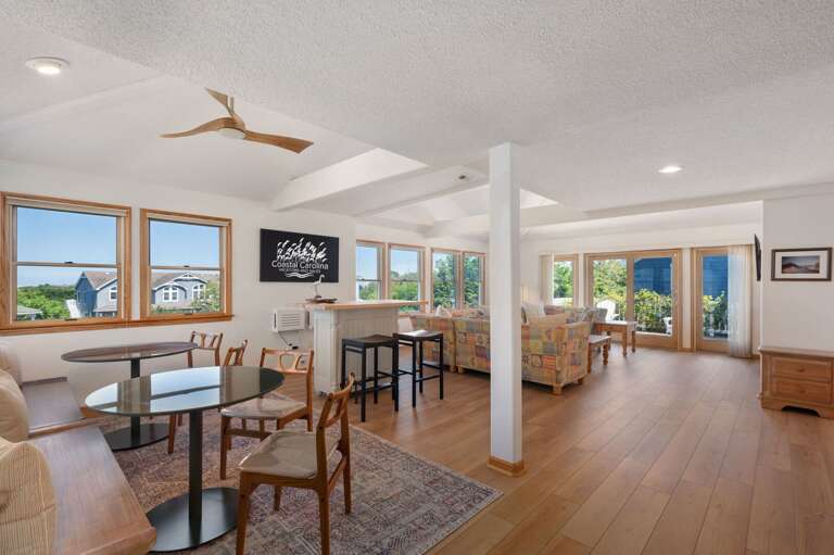 FS310: Cloudbreak | TL Living Area - Deck Access