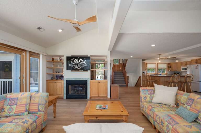 FS310: Cloudbreak | TL Living Area - Deck Access