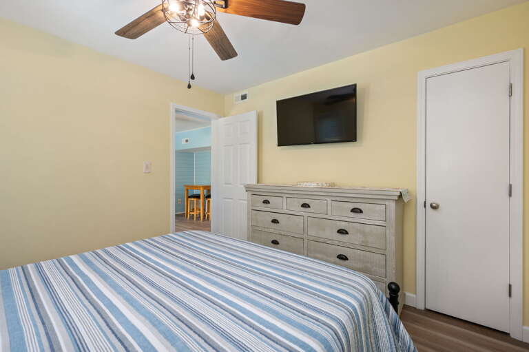 KH195: Just Wright | LL Bedroom 1 - Queen KH195: Just Wright | LL Bedroom 1 - Queen