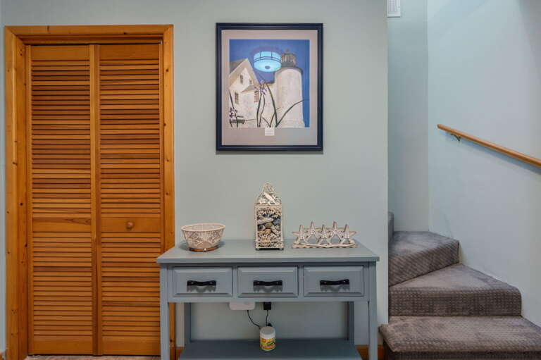 KH195: Just Wright | LL Entry/Foyer KH195: Just Wright | LL Entry/Foyer