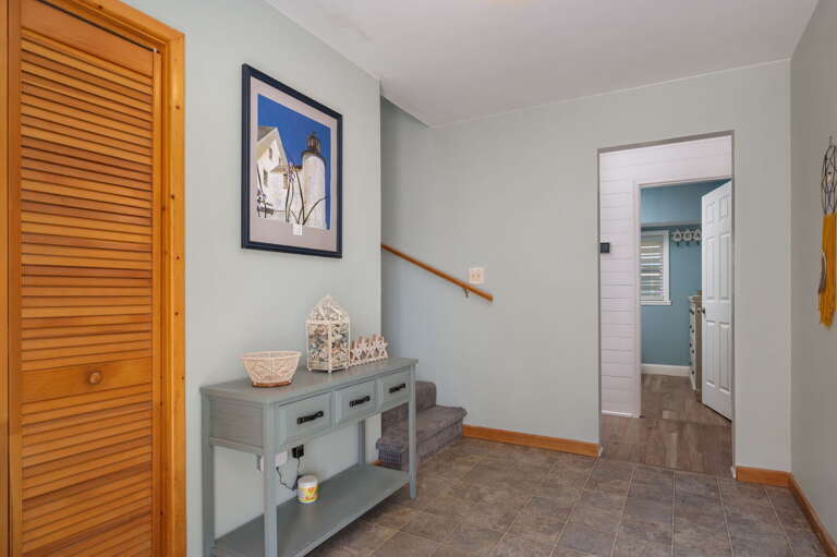 KH195: Just Wright | LL Entry/Foyer KH195: Just Wright | LL Entry/Foyer