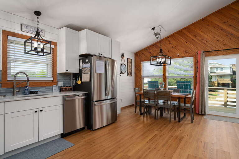 KH195: Just Wright | TL Kitchen & Dining Area - Seating for 6, Deck Access KH195: Just Wright | TL Kitchen & Dining Area - Seating for 6, Deck Access