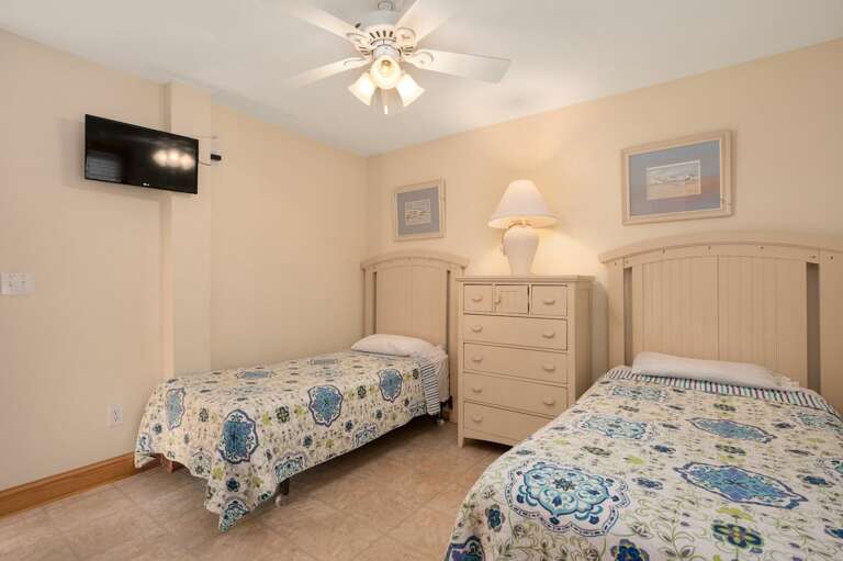 NH205: Celestial Shore | LL Bedroom 1 - Two Twins, Shared Bath