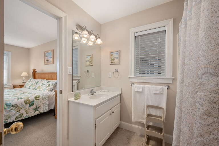 NH283: Pelican's Post | ML Bedroom 2- Private Bath