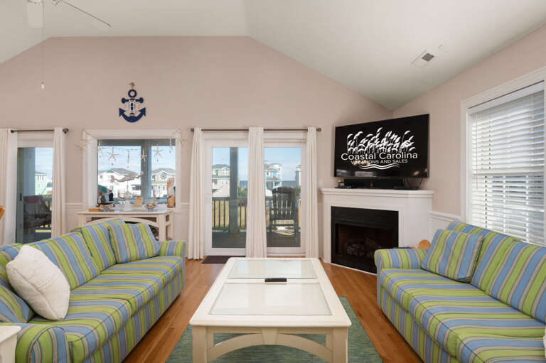 NH283: Pelican's Post | TL Living Area, Deck Access, Fireplace Not for Guest Use