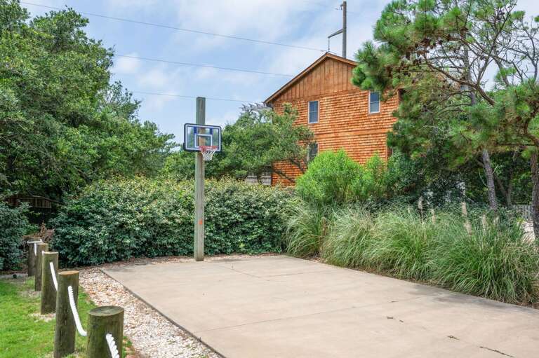 NH299: Bella Vita | Basketball Court