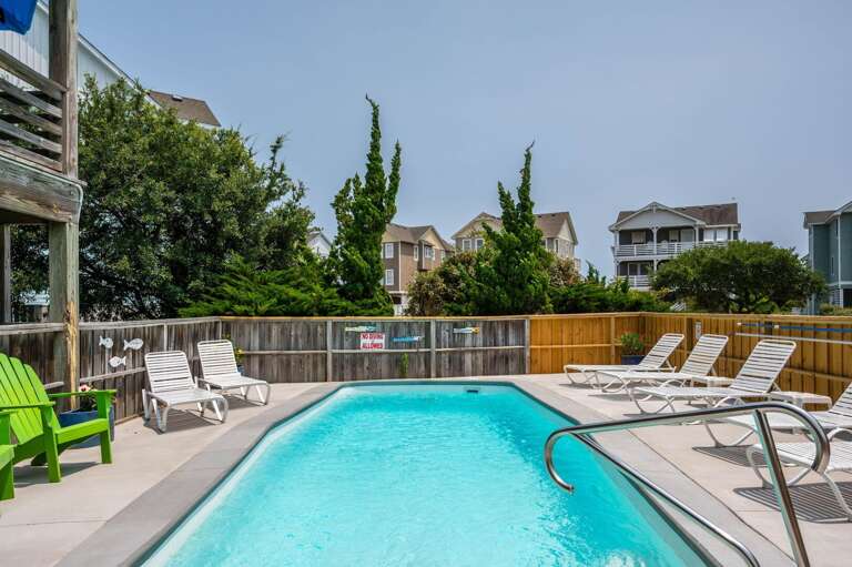 NH299: Bella Vita | Pool Oasis