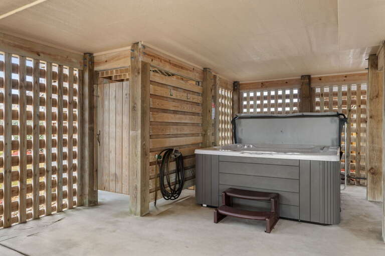 NH387A: Bodie Island Cottage | Enclosed Outdoor Shower and Hot Tub