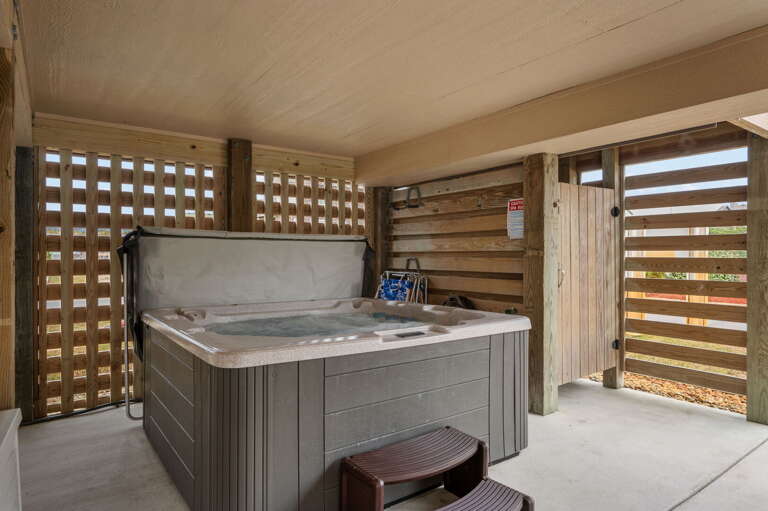 NH387E: Currituck Cottage | Hot Tub and Enclosed Outdoor Shower