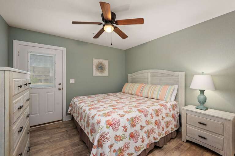 NH387F: Cape Hatteras Cottage | ML Bedroom 1- King, Private Bath (Shower Only), Deck Access