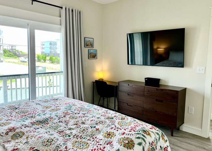 OB304: Ocean Breeze 304 | ML Bedroom 1 - King, Private Bath, Deck Access