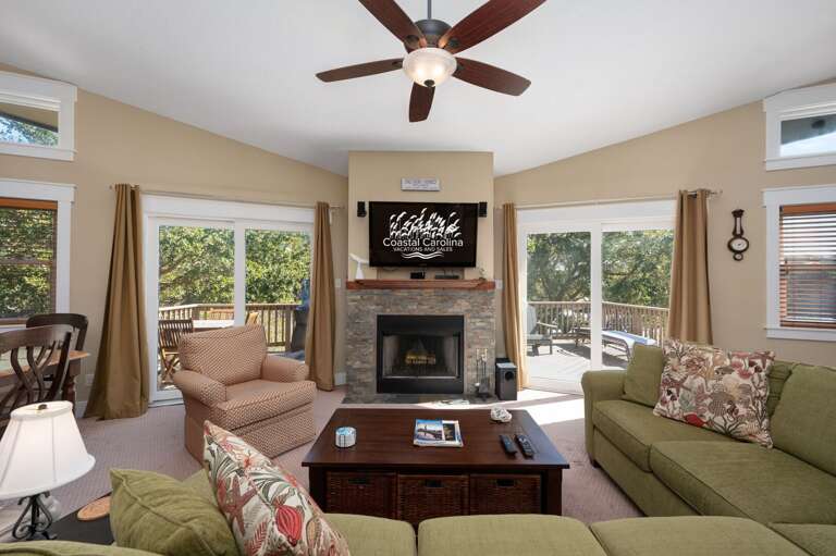 SH101: Reel Catch | ML Living Area, Deck Access, Fireplace not for Guest Use