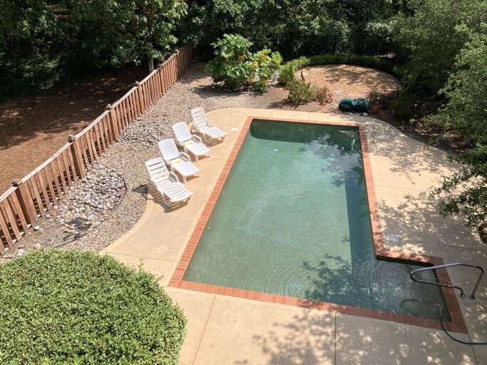 SH157: Chase-n-Grace | Pool Deck