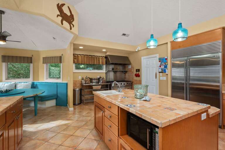 SH157: Chase-n-Grace | TL Kitchen Area