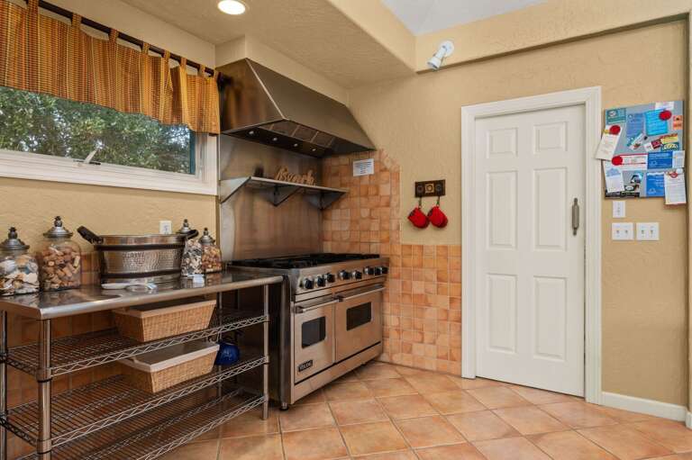 SH157: Chase-n-Grace | TL Kitchen Area