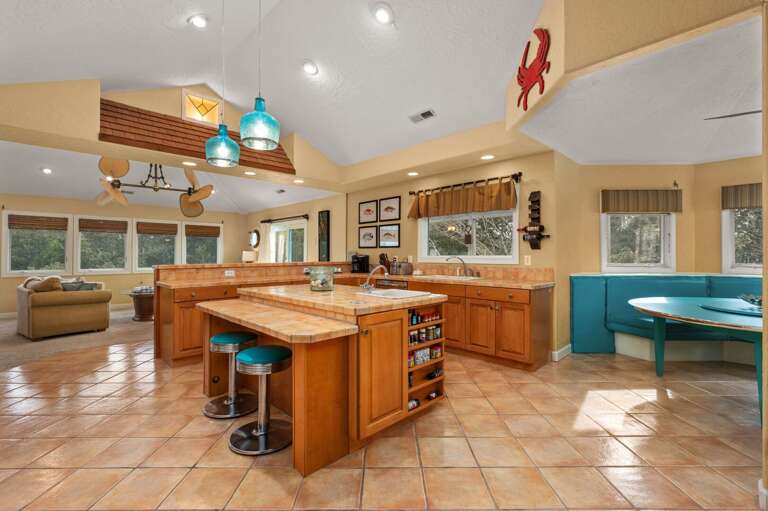 SH157: Chase-n-Grace | TL Kitchen and Dining Area