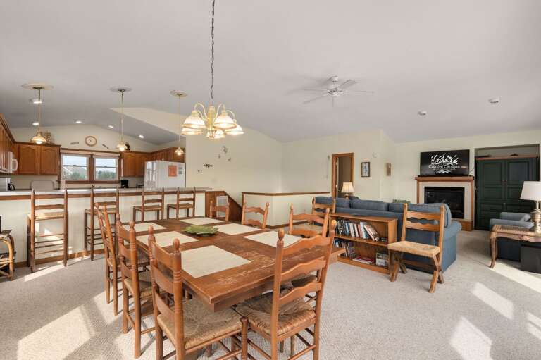 WH567: Sunshine Daydream | Dining Area- Seating for 10, Deck Access