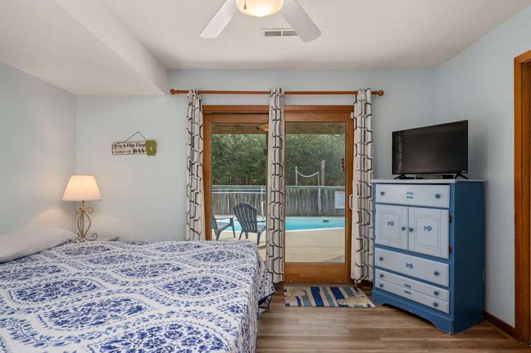 WH567: Sunshine Daydream | LL Bedroom 1 - King, Shared Bath, Pool Deck Access