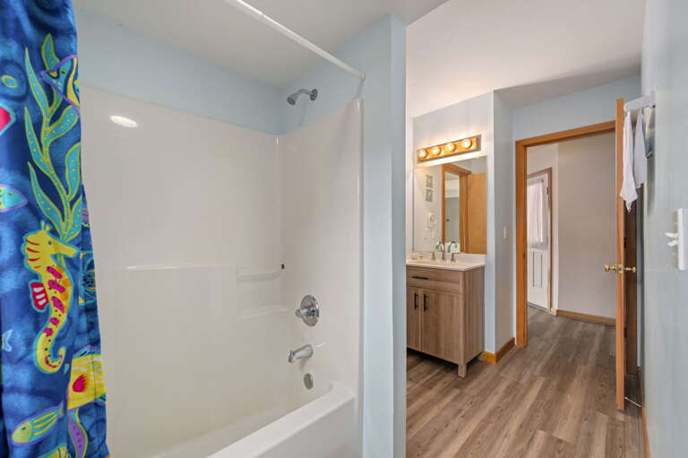 WH567: Sunshine Daydream | LL Shared Full Bath