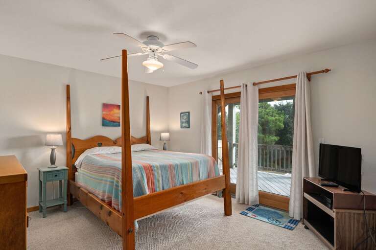 WH567: Sunshine Daydream | ML Bedroom 2- Queen Bed, Deck Access, Private Bath