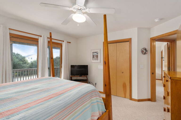 WH567: Sunshine Daydream | ML Bedroom 2- Queen Bed, Deck Access, Private Bath